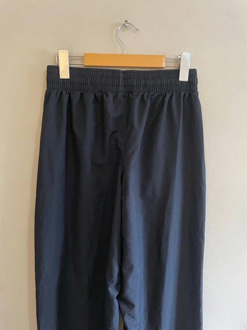 Under Armour Black Lightweight Track Pants – Size Small GUC *Flaw - Picture 10 of 16